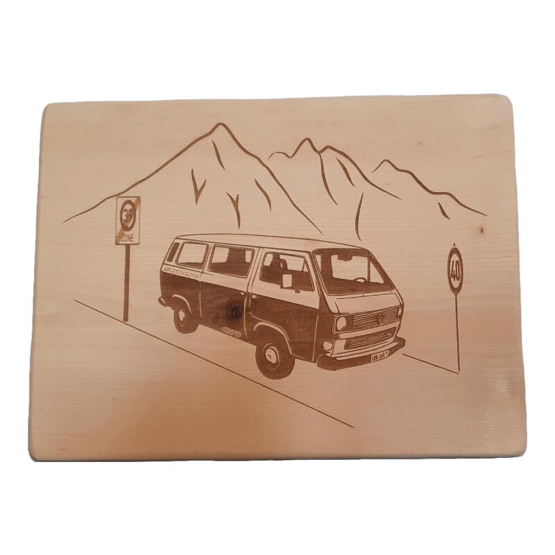 Holzbild mit Bus und Gebirge als ideales Geschenk für Autoliebhaber