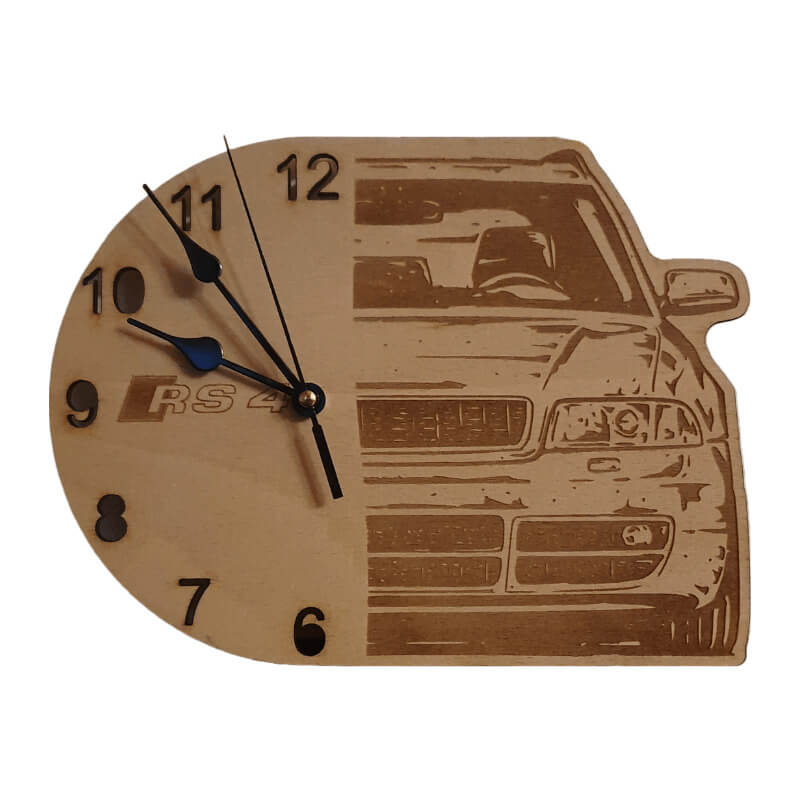 Uhr aus Holz mit Auto